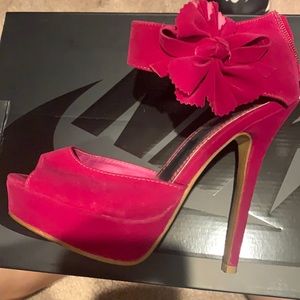 Rogue heel size 6